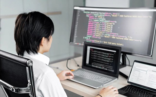 衡东 ,php声明和调用变量的符号是什么？